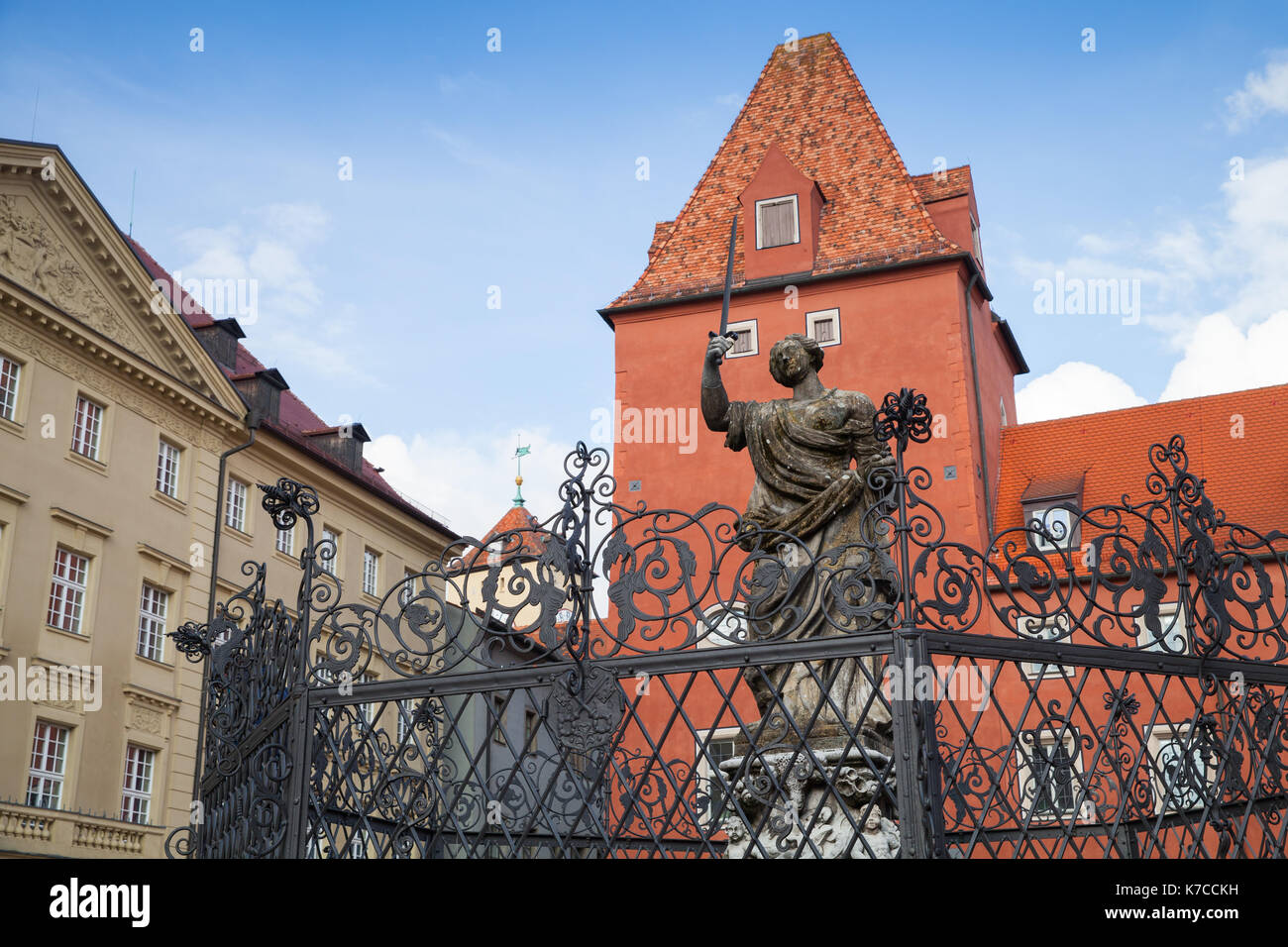 Statue de dame justice, source de la justice, haidplatz square. Regensburg, Allemagne Banque D'Images