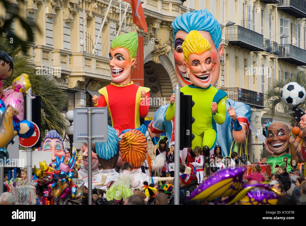 Nice - 19 Février : Carnaval de Nice le 19 février 2012 dans la riviera française. c'est le principal événement de l'hiver de la riviera. Sujet 2012 est le "roi de Banque D'Images