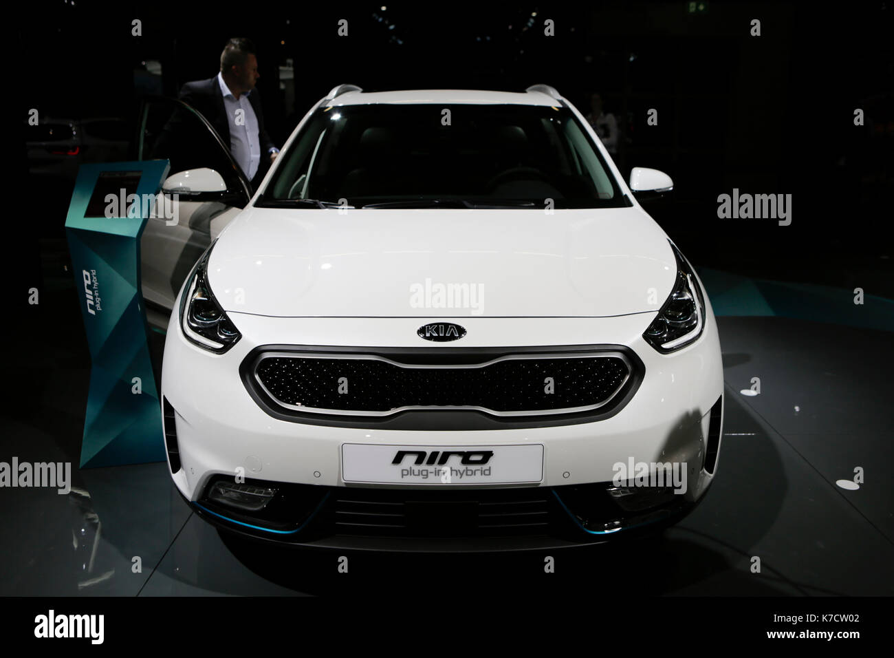 Le constructeur automobile coréen Kia Motors présente la kia niro au 67.  aai. le 67. internationale automobil-ausstellung (AAI) a ouvert ses portes  à Francfort pour les visiteurs professionnels. c'est avec plus de