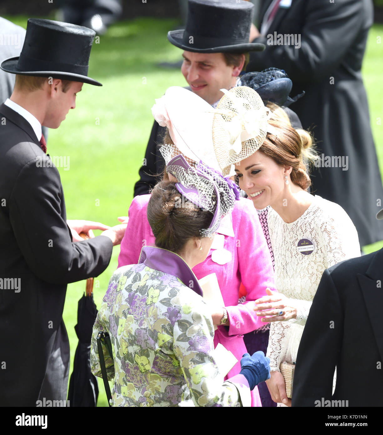 La Photo Doit Être Créditée ©Alpha Press 079965 15/06/2016 Prince William Duke Of Cambridge Et Kate Duchesse De Cambridge Katherine Catherine Middleton Avec La Princesse Anne À Royal Ascot 2016 À Ascot Racecourse À Ascot, Berkshire. Banque D'Images