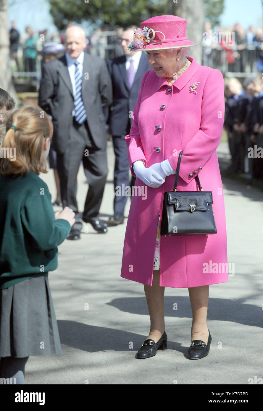 La photo Doit Être Créditée ©Kate Green/Alpha Press 079965 20/04/2016 la reine Elizabeth II à l'ouverture officielle du nouveau kiosque à Alexandra Gardens à Windsor Banque D'Images