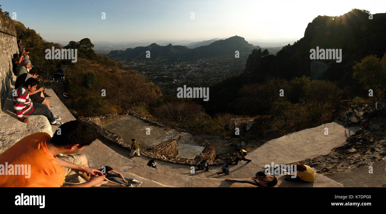 Tepoztlan, Morelos, Mexique - 2013: Vue panoramique de la montagne Tepozteco. Banque D'Images