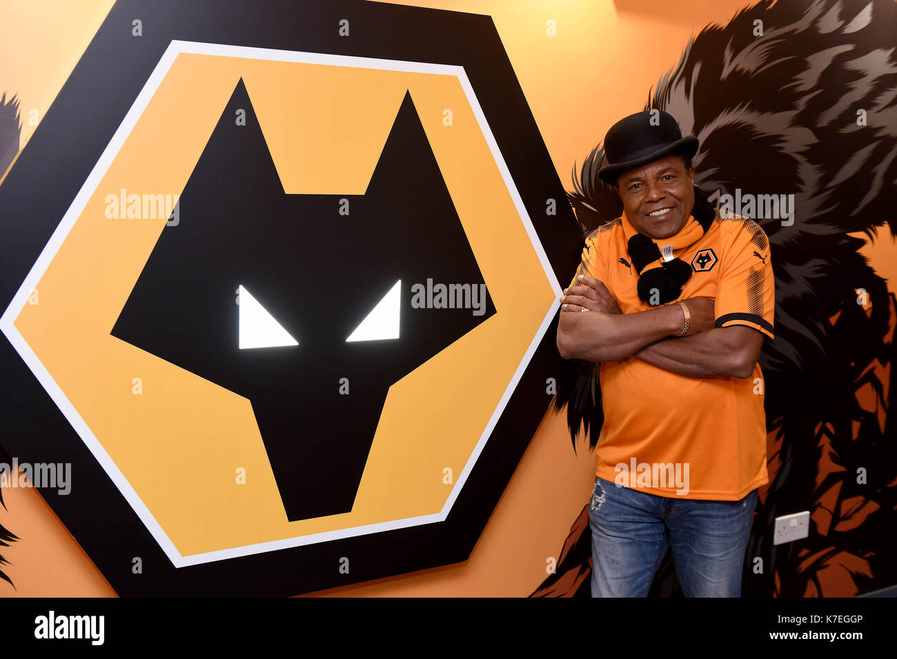 Tito Jackson de Jackson, cinq au stade de football de Wolverhampton Wanderers. Wolverhampton Wanderers sont en train de devenir le club de football de célébrité de choi Banque D'Images