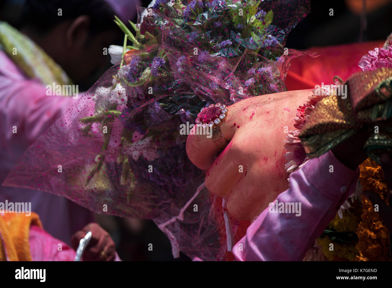 L'image de la bague dans le doigt de Ganpati pour éléphant dirigé le seigneur célèbre lalbaug cha Raja sur la façon d'immersion à lalbaug, .Mumbai, Inde Banque D'Images