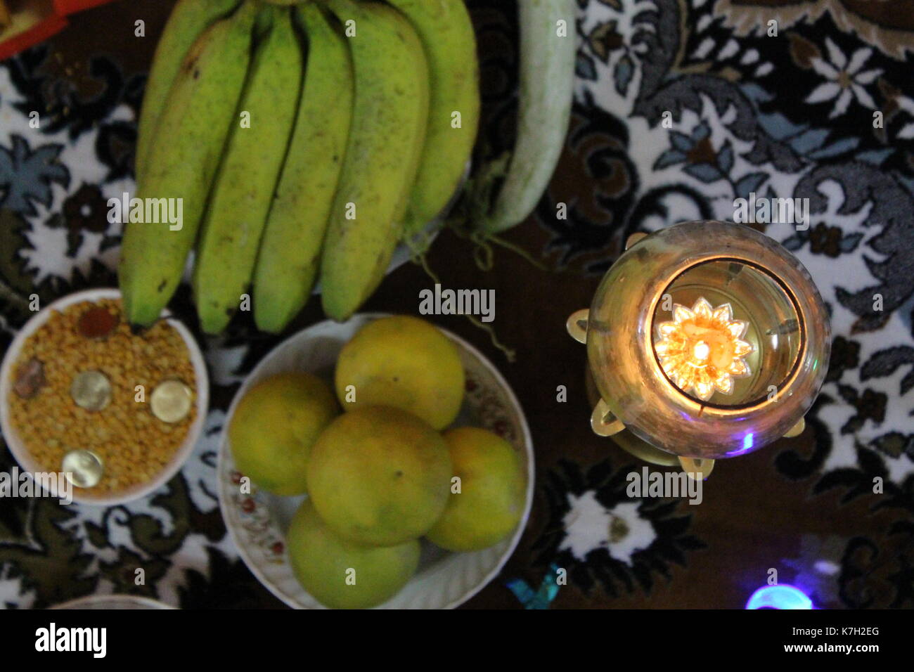 Festival de Ganesh , lampe décorations & fruits Banque D'Images