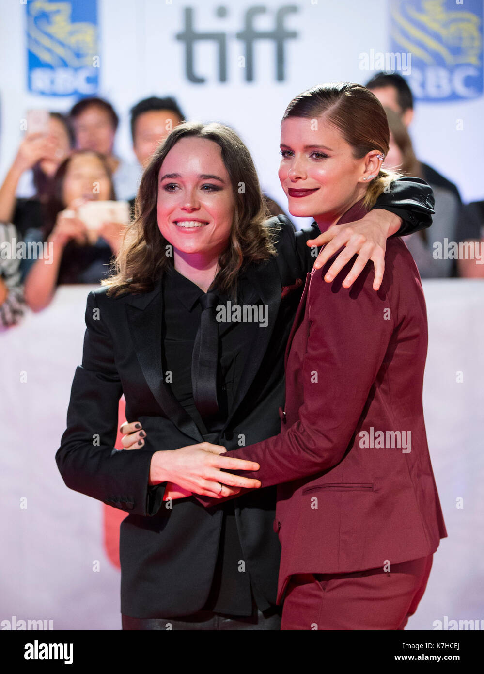 Toronto, Canada. 15 sep, 2017. actrice Ellen page (l) et Kate mara posent pour des photos lors de la première mondiale du film "mes jours de miséricorde', au Roy Thomson Hall au cours de la 2017 Toronto International Film Festival de Toronto, Canada, sept. 15, 2017. crédit : zou zheng/Xinhua/Alamy live news Banque D'Images