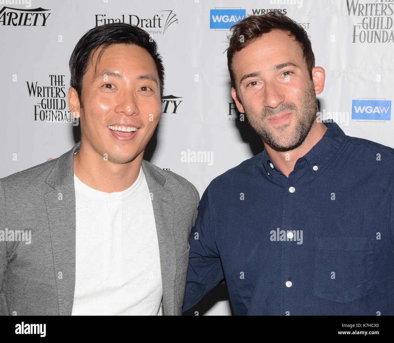 Kevin Yu Steven Davis assiste à la discussion de groupe sublime Primetime 2017 de WGAW WGA auteurs nominés Emmy Writers Guild Theatre septembre 15,2016 Beverly Hills, Californie. Banque D'Images