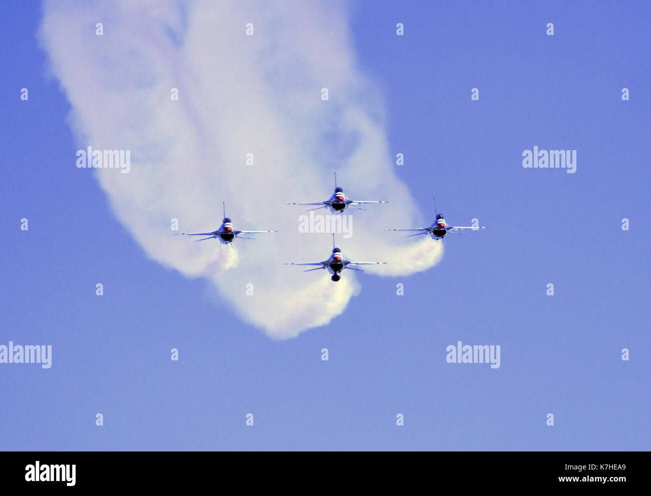 F-16 les avions de combat Falcon exploités par l'armée de l'air des États-Unis « Thunderbirds » se sont tenus au joint base Andrews Air Show à joint base Andrews, Maryland, le vendredi 15 septembre 2017. Les Thunderbirds sont affectés à la 57ème Escadre et sont basés à la base aérienne de Nellis, Nevada. Crédit : Ron Sachs/Cnp Banque D'Images