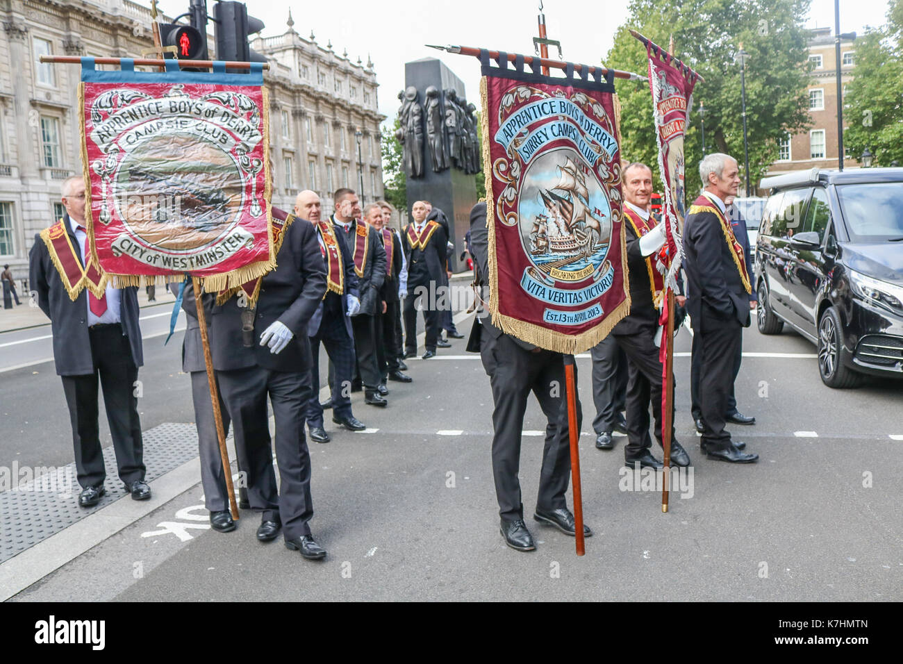 London uk. 16 septembre 2017. apprenti garçons fanfares prendre part à une cérémonie de dépôt de gerbes par les loyalistes au cénotaphe de Whitehall pour commémorer la première guerre mondiale, bataille de la somme et à la mémoire de lord carson. sir Edward Carson, était un homme politique unioniste irlandais qui est devenu le chef de l'alliance syndicaliste irlandais et Ulster Unionist Party entre 1910 et 1921 Banque D'Images