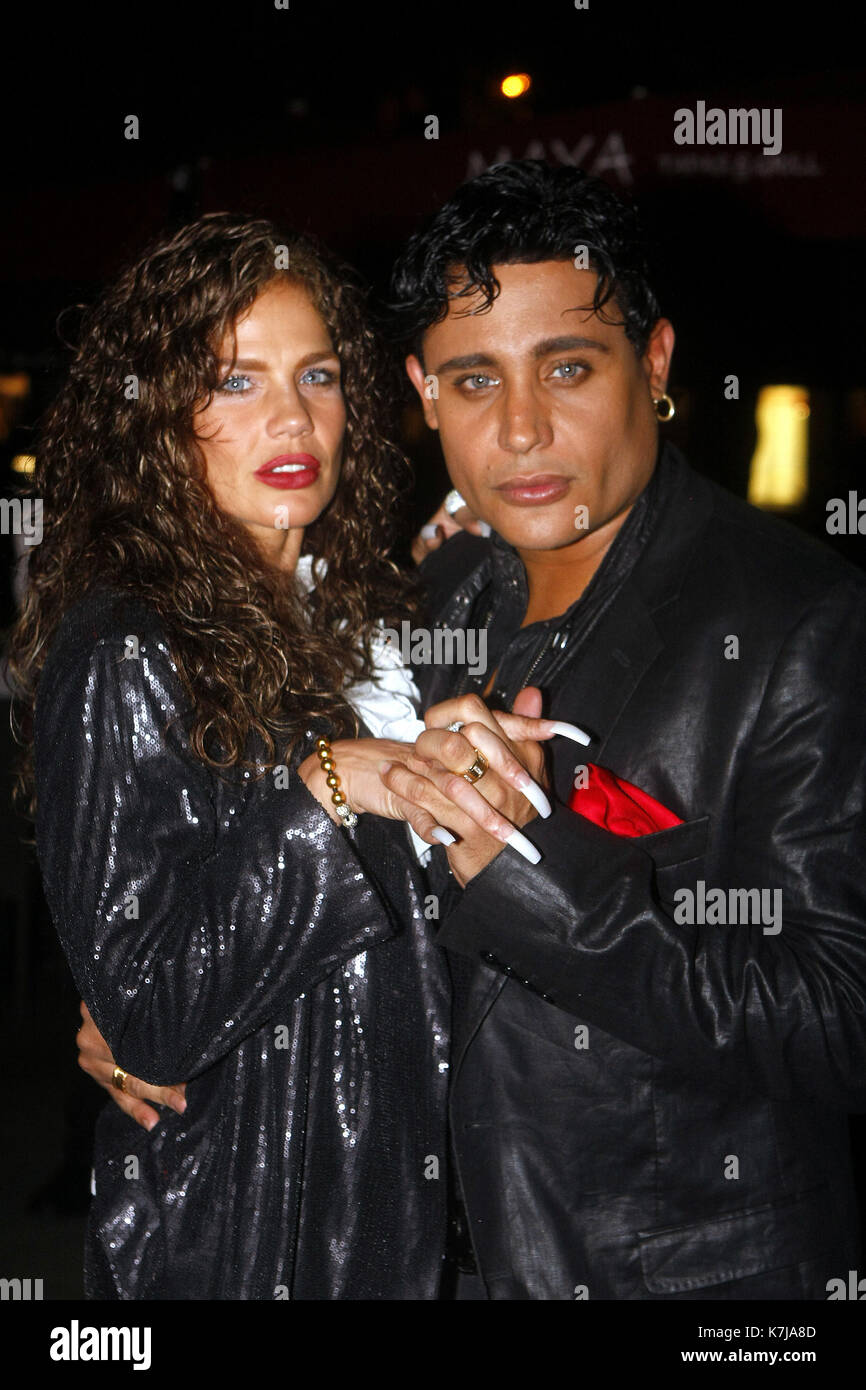 Miami, Floride - 18 janvier : Niurka Marcos vu avec son nouveau petit ami Eduardo Antonio au restaurant Maya à Miami, en Floride. 18 Janvier 2010.Credit: Majo Grossi/Mediapunch Banque D'Images