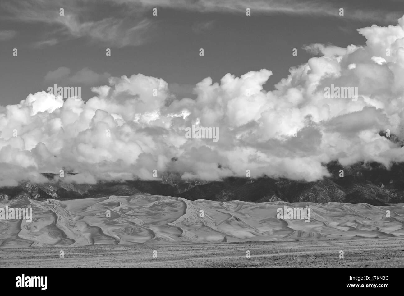 Dunes de sable et les paysages de montagne Banque D'Images