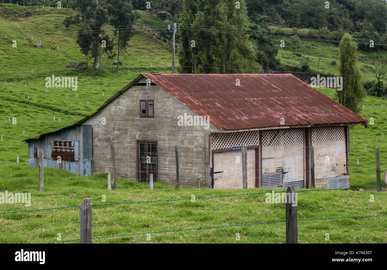 Grange abandonnée et scellé Banque D'Images