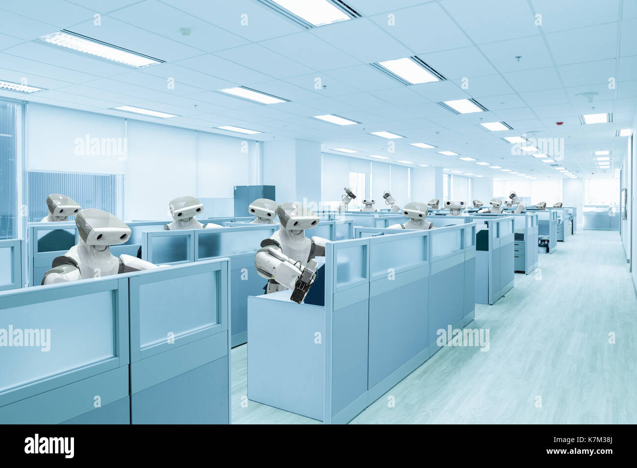 L'équipe robot travaillant dans le bureau au lieu de l'avenir, technologie concept Banque D'Images