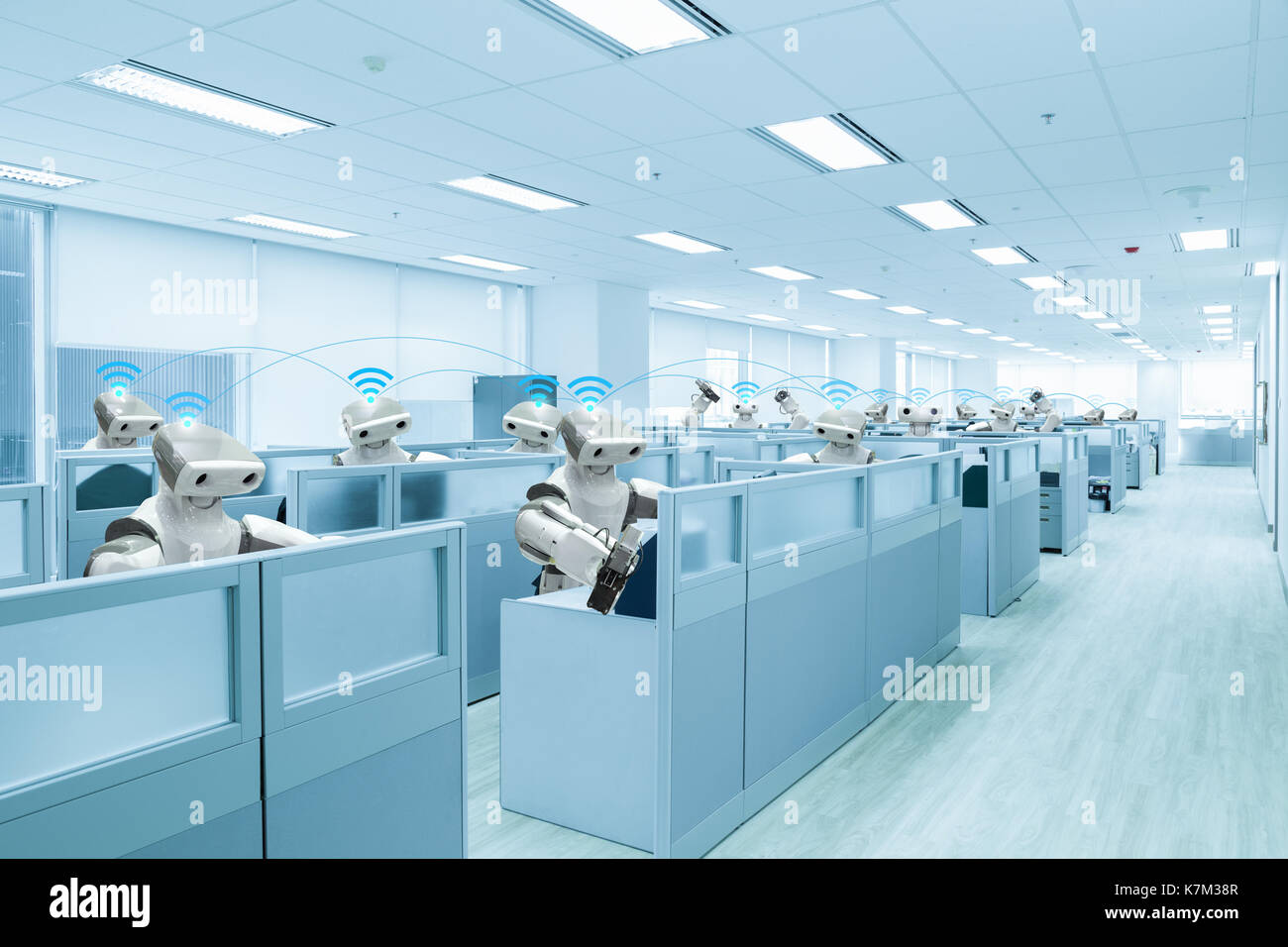 L'équipe robot travaillant dans le bureau au lieu de l'avenir, technologie concept Banque D'Images