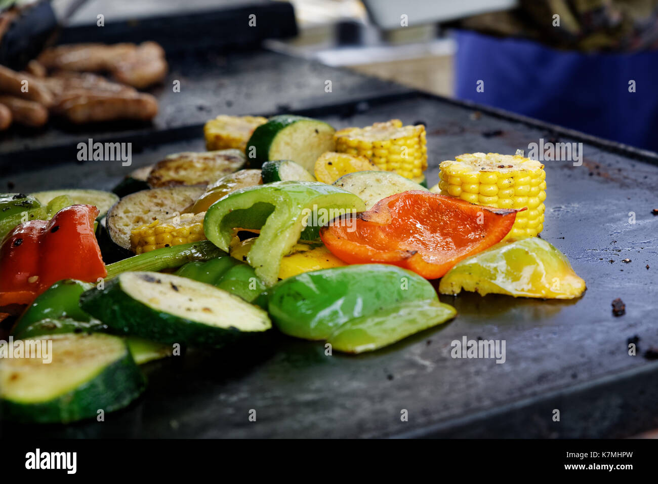 Close up de légumes grillées sur barbecue. Banque D'Images