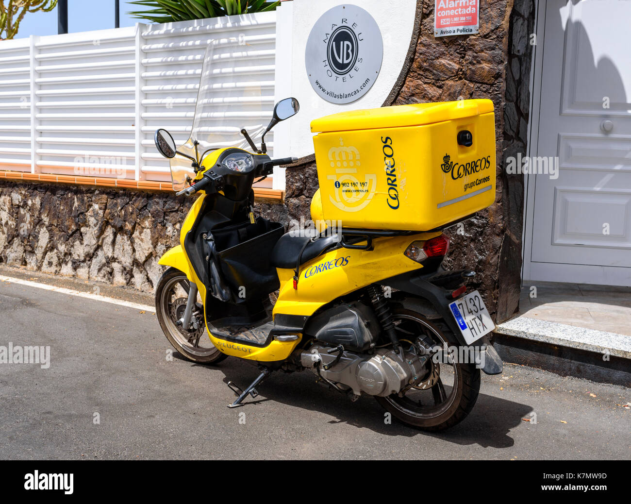 Bike appartenant à Correos, le service postal espagnol sur Gran Canaria, Espagne Banque D'Images