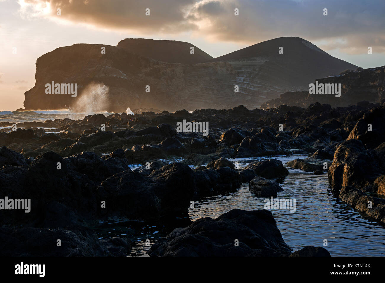 Pierre la Mer, paysage volcanique, volcan capelinhos, Ponta dos capelinhos, lumière du soir, capelo, île de Faial, Açores Banque D'Images