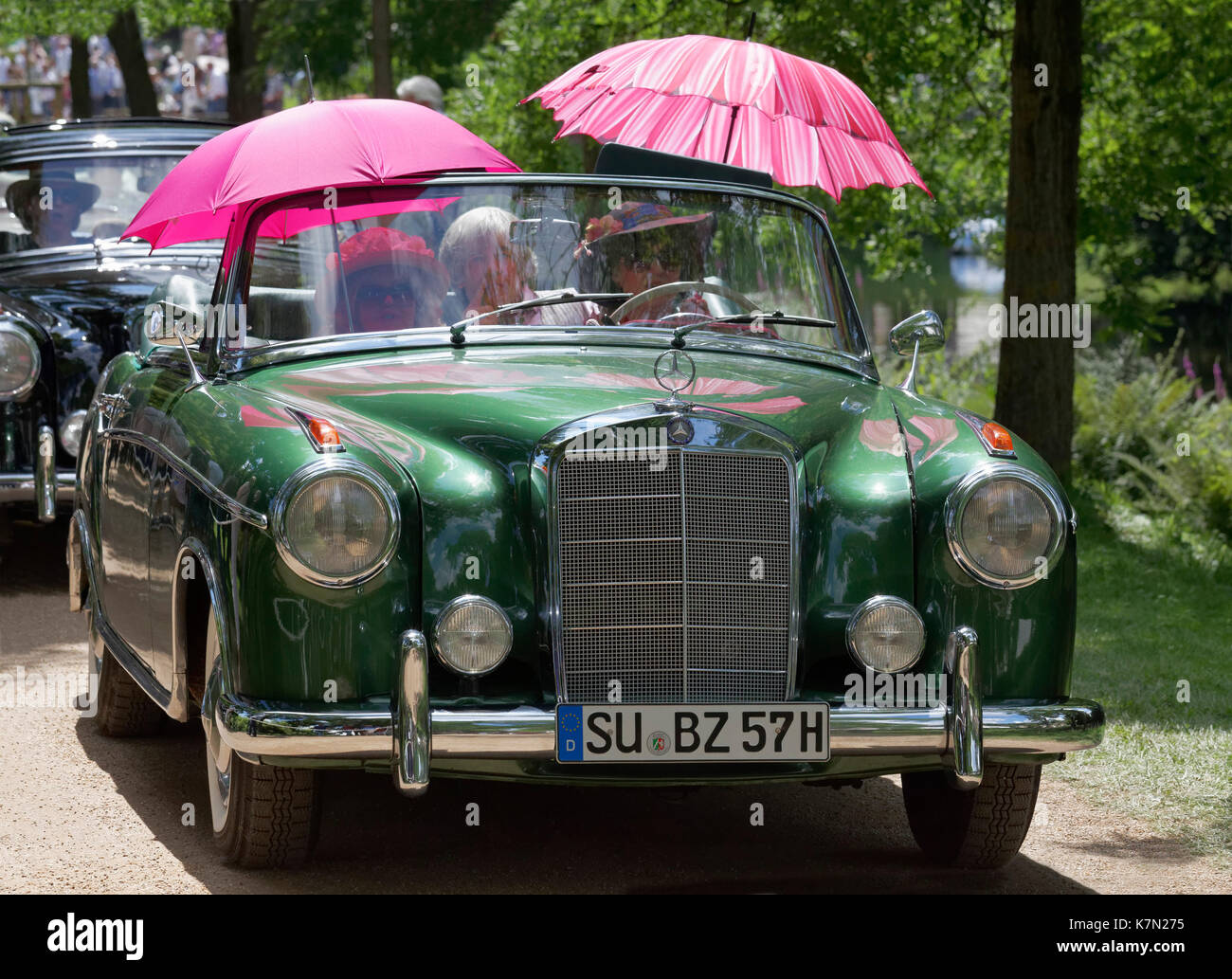 Mercedes 1 Million De Km Voiture Offerte 220 s Banque de photographies et d'images à haute résolution - Alamy
