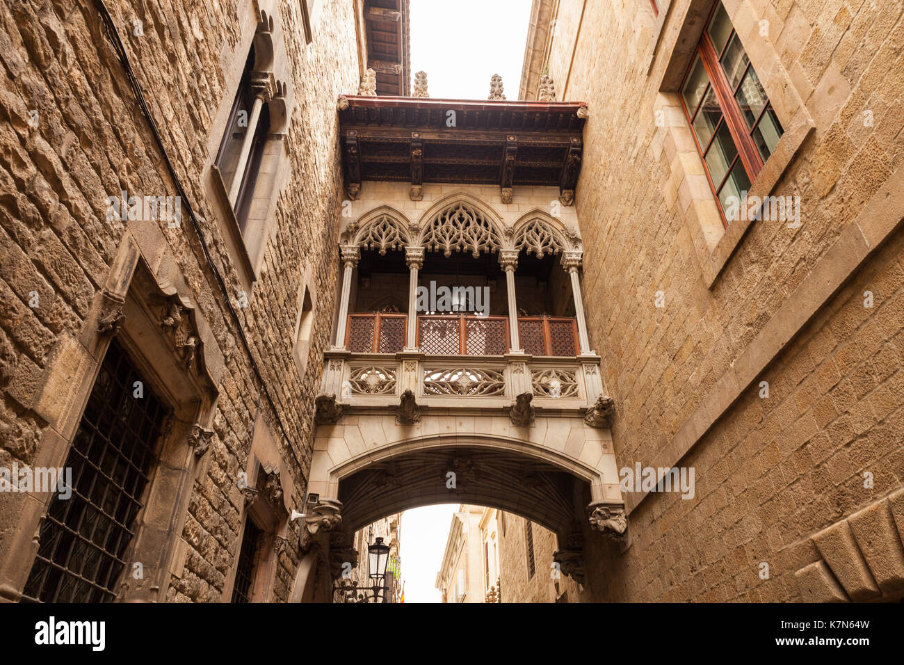 Célèbre pont entre les bâtiments de l'barri gothique de Barcelone, Catalogne, Espagne Banque D'Images