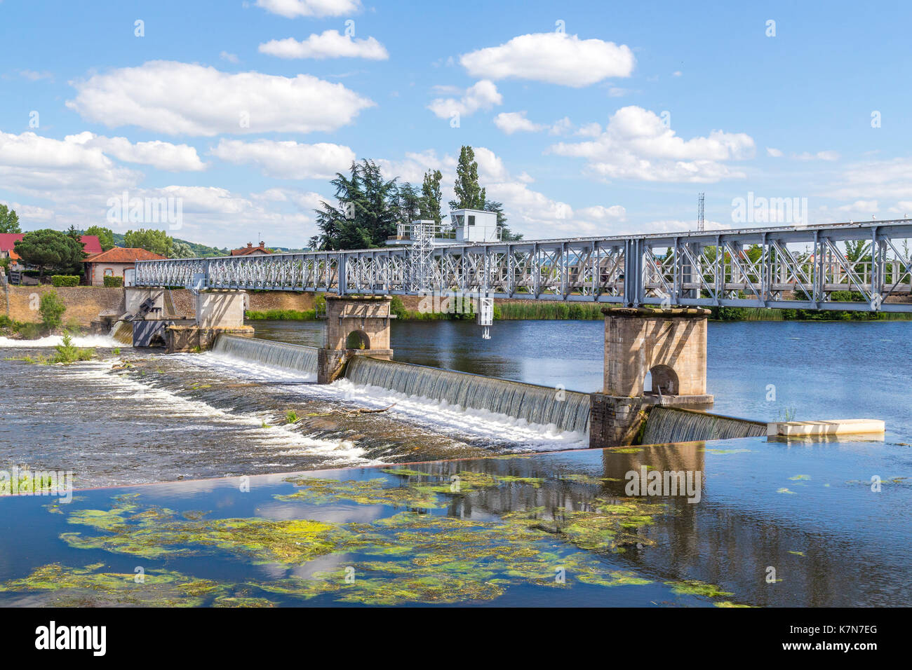 France, Loire, Roanne, passerelle de Roanne barrage pour la régulation du débit de la Loire Banque D'Images