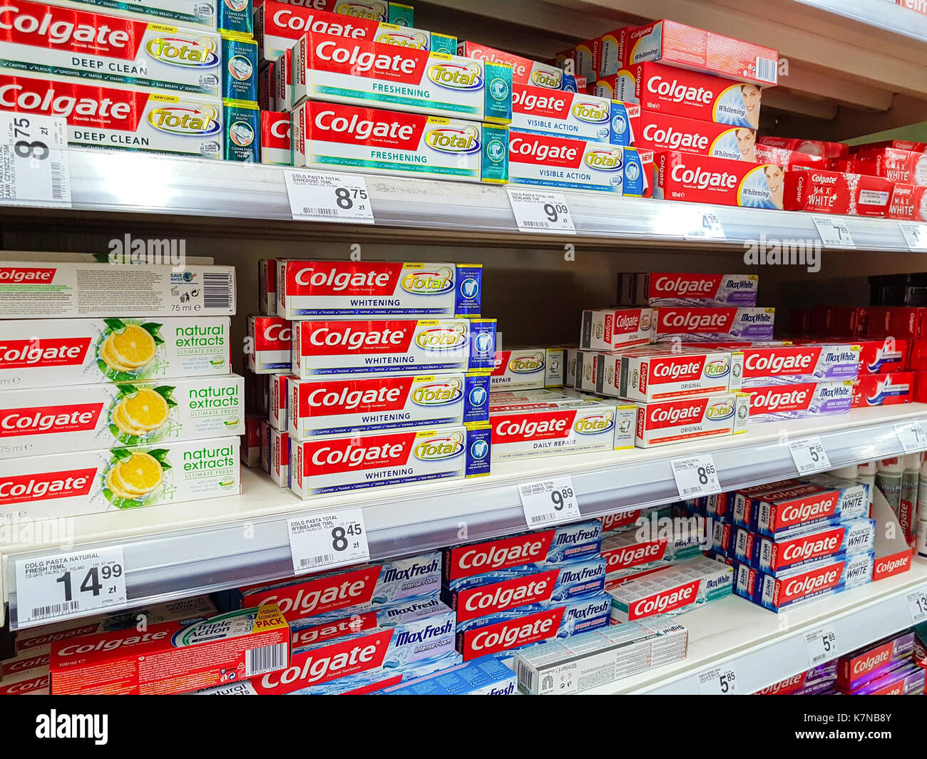 Supermarket Toothpaste Banque d'image et photos - Alamy