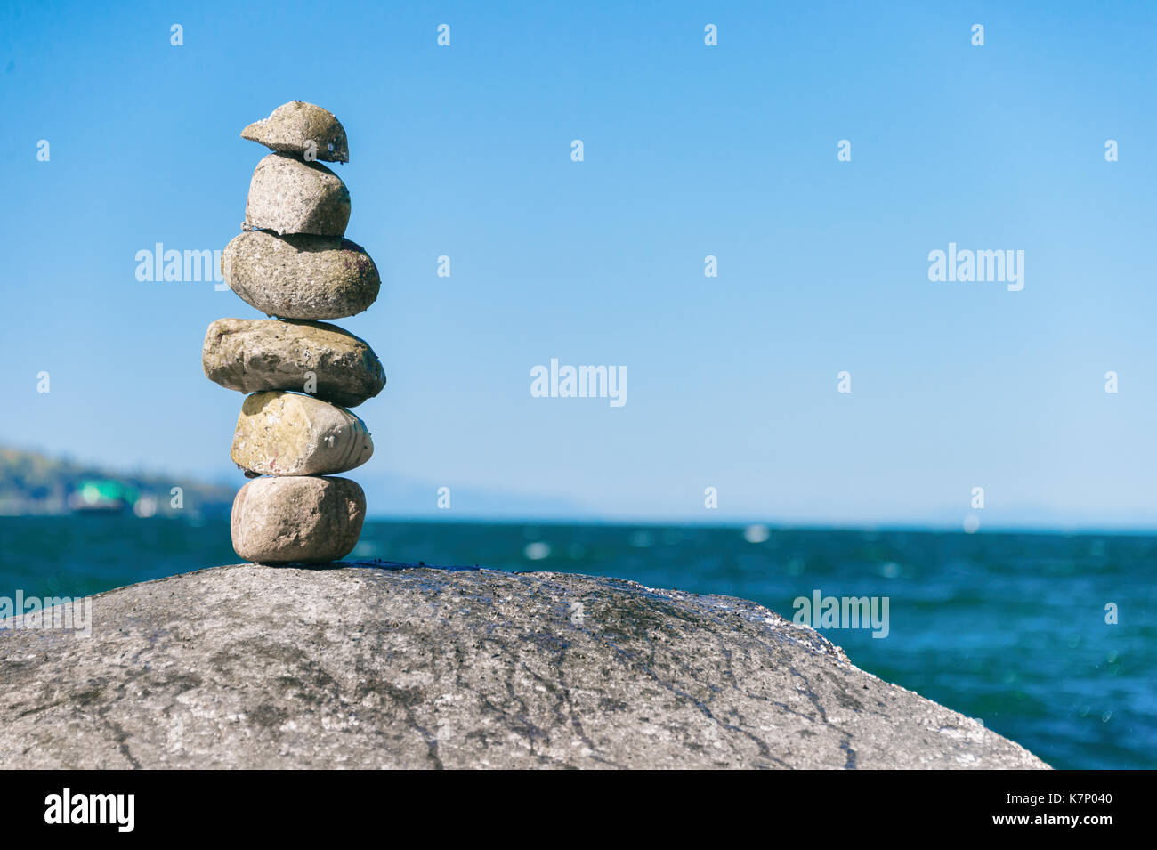 Rock balancing en pierre jardin d'empilage de vancouver Banque D'Images