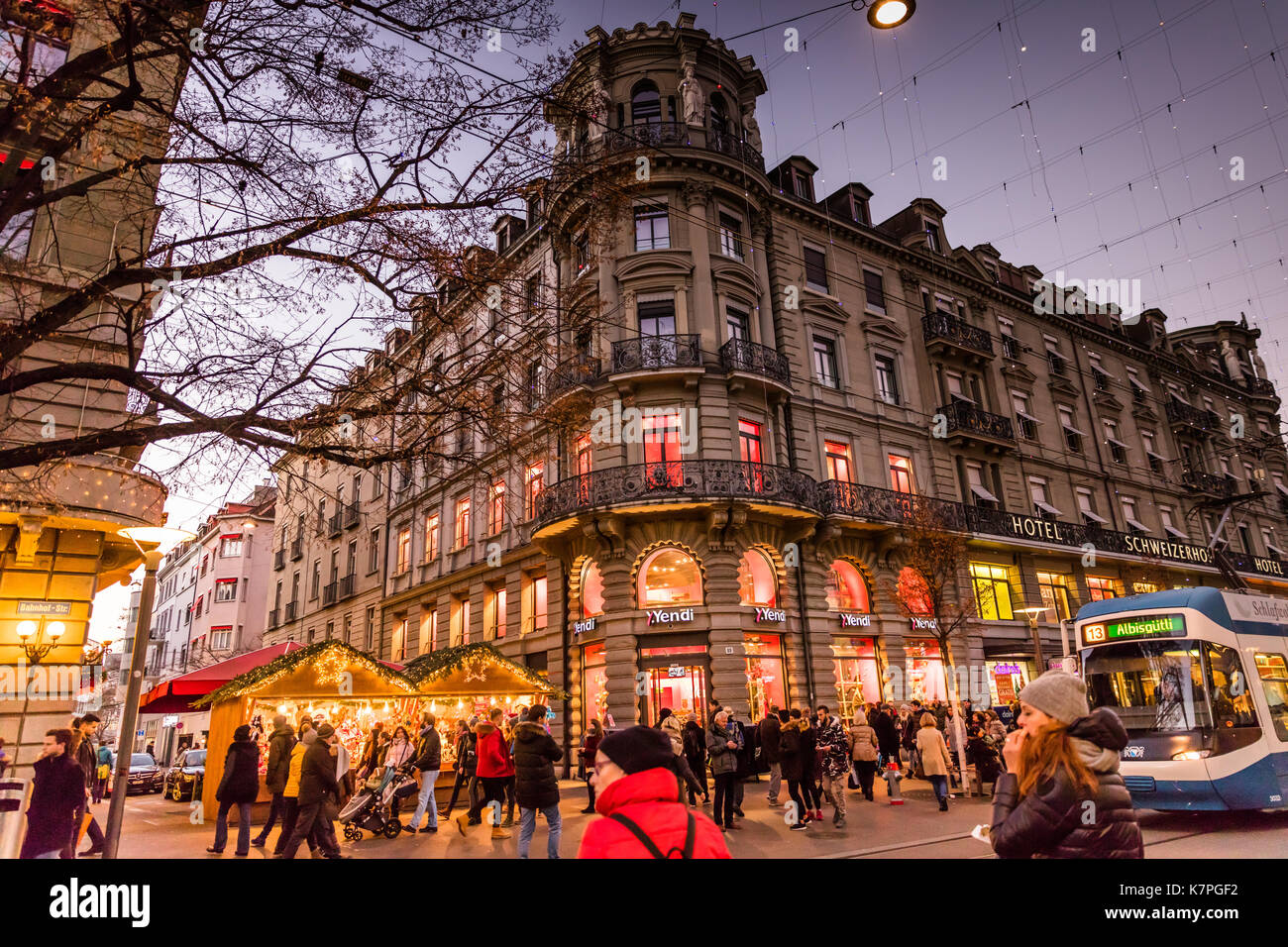 Zurich, Suisse - 10 décembre 2016 : marché de noël de Zurich Banque D'Images