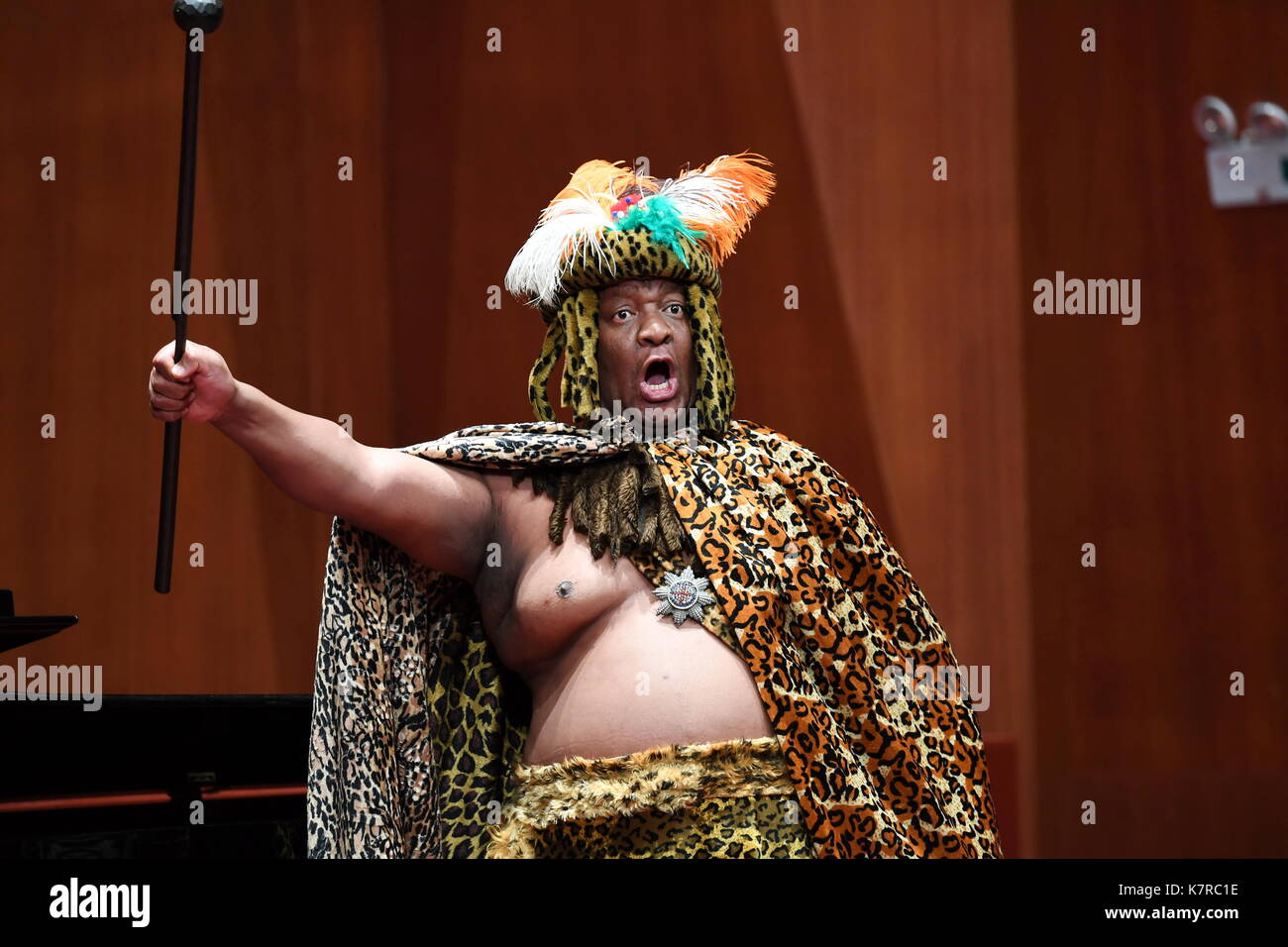 Xiamen, Chine, province du Fujian. 16 sep, 2017. un musicien sud-africain chante à un concert du festival culturel des brics à Xiamen, Chine du sud-est de la province de Fujian, sept. 16, 2017 musiciens effectuée. Chefs-d'œuvre de compositeurs Giuseppe Verdi, Giacomo Puccini, Georges Bizet et opéras de pays brics. crédit : lin shanchuan/Xinhua/Alamy live news Banque D'Images