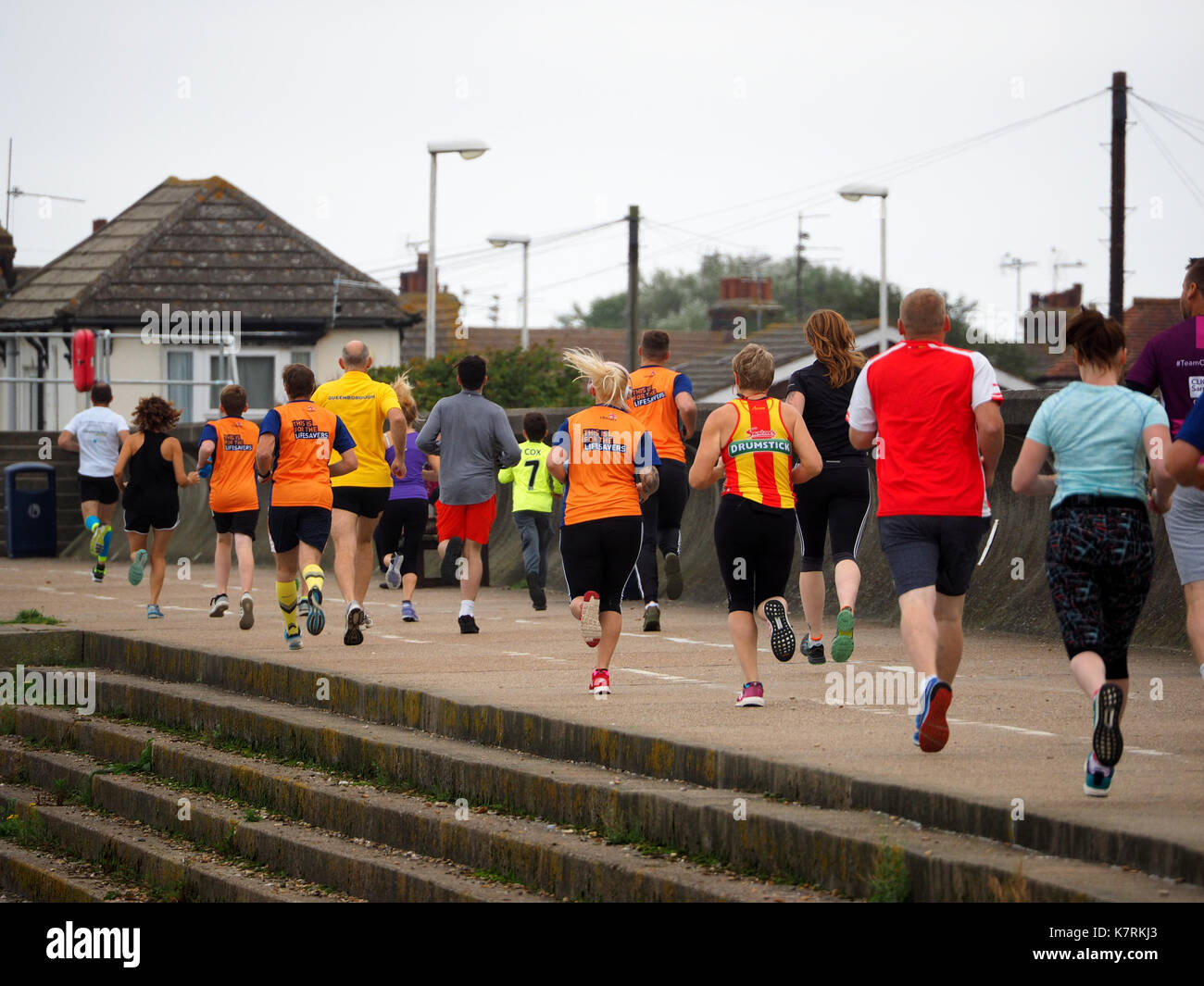 Sheerness, Kent, UK. Sep 17, 2017. UK : Météo Sheerness RNLI tenaient leur fun run ce matin. Le temps était couvert, un peu brumeuse et un peu froid, mais l'ossature semblait être de bonne humeur. Credit : James Bell/Alamy Live News Banque D'Images