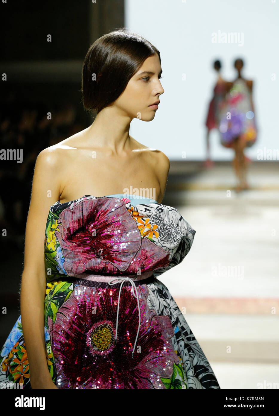 Septembre 2017, Londres, Royaume-Uni, Europe. créateur de mode de se marier katrantzou présentant son nouveau printemps/été 2018 collection fashion catwalk Banque D'Images