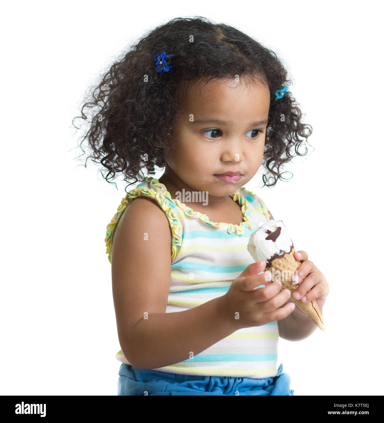 Pensive kid eating ice cream isolated on white Banque D'Images