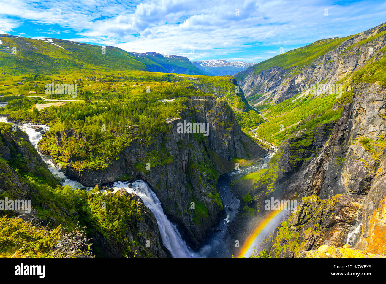 Voringfossen Cascade et vue panoramique sur le plateau et canyon de Mabodalen, Norvège, Scandinavie Banque D'Images