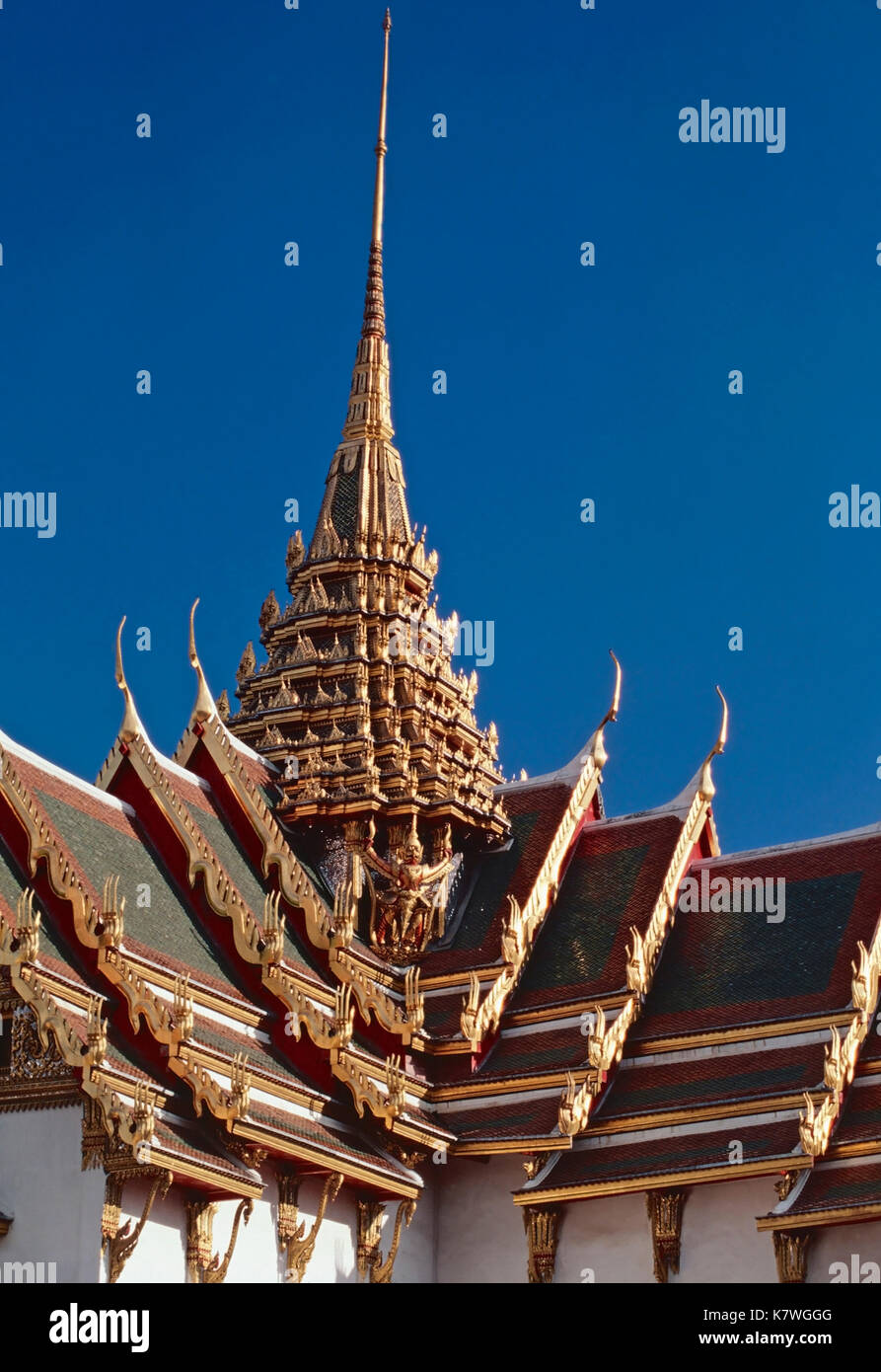 Les lignes de toit de Dusit Hall,Temple du Bouddha d'Emeraude, Bangkok, Thaïlande Banque D'Images