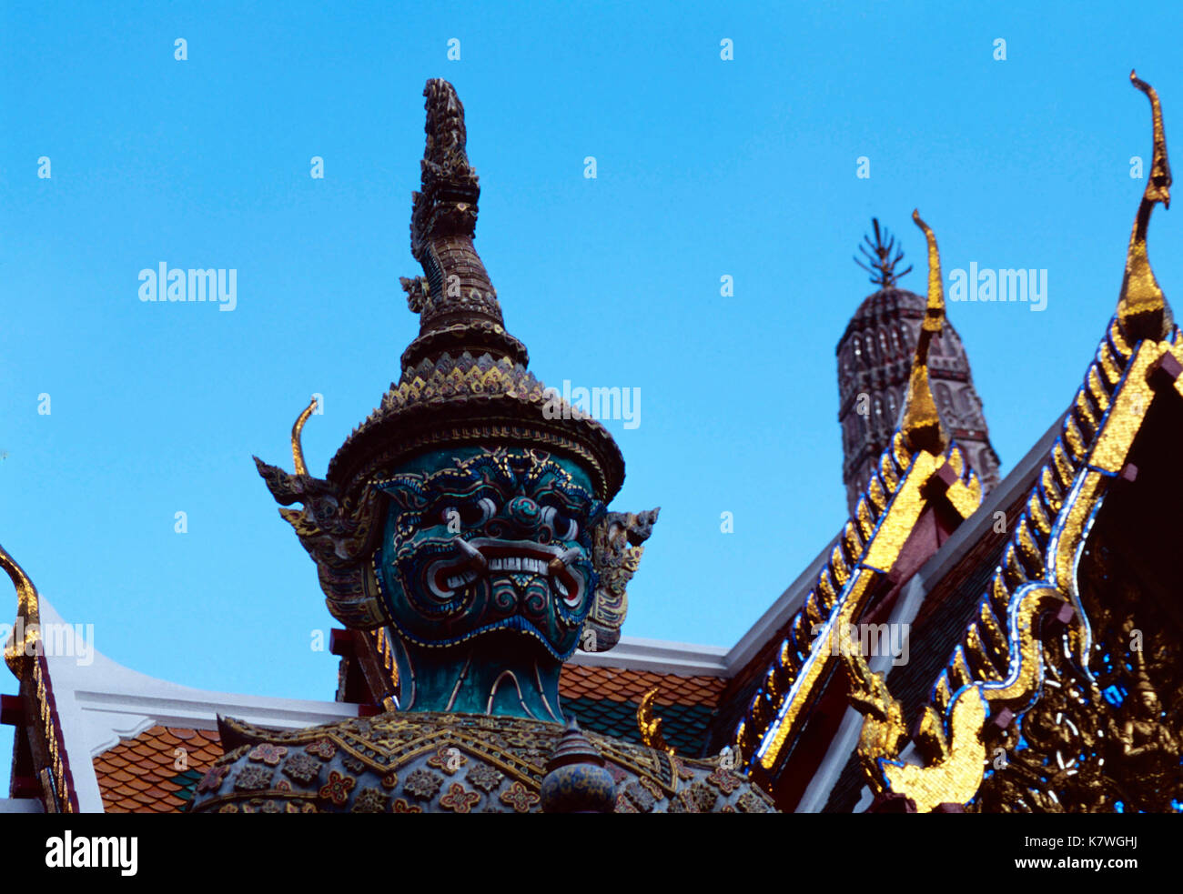 Démon géant tête ou Yaksha,Temple du Bouddha d'Émeraude, Grand Palace, Bangkok, Thaïlande Banque D'Images