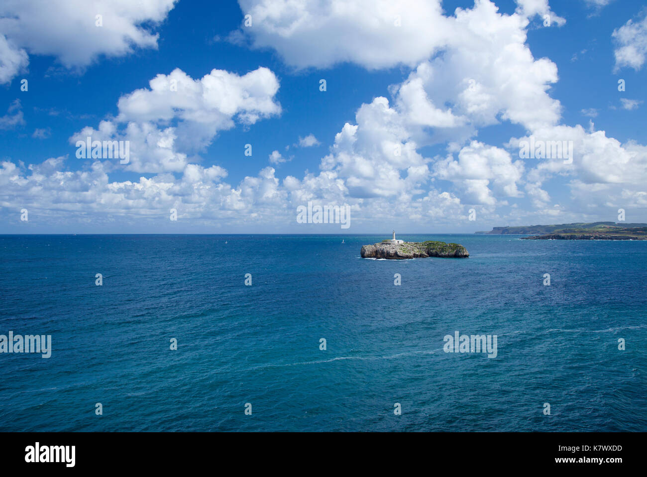 Phare sur mouro Island dans la baie de Santander Banque D'Images