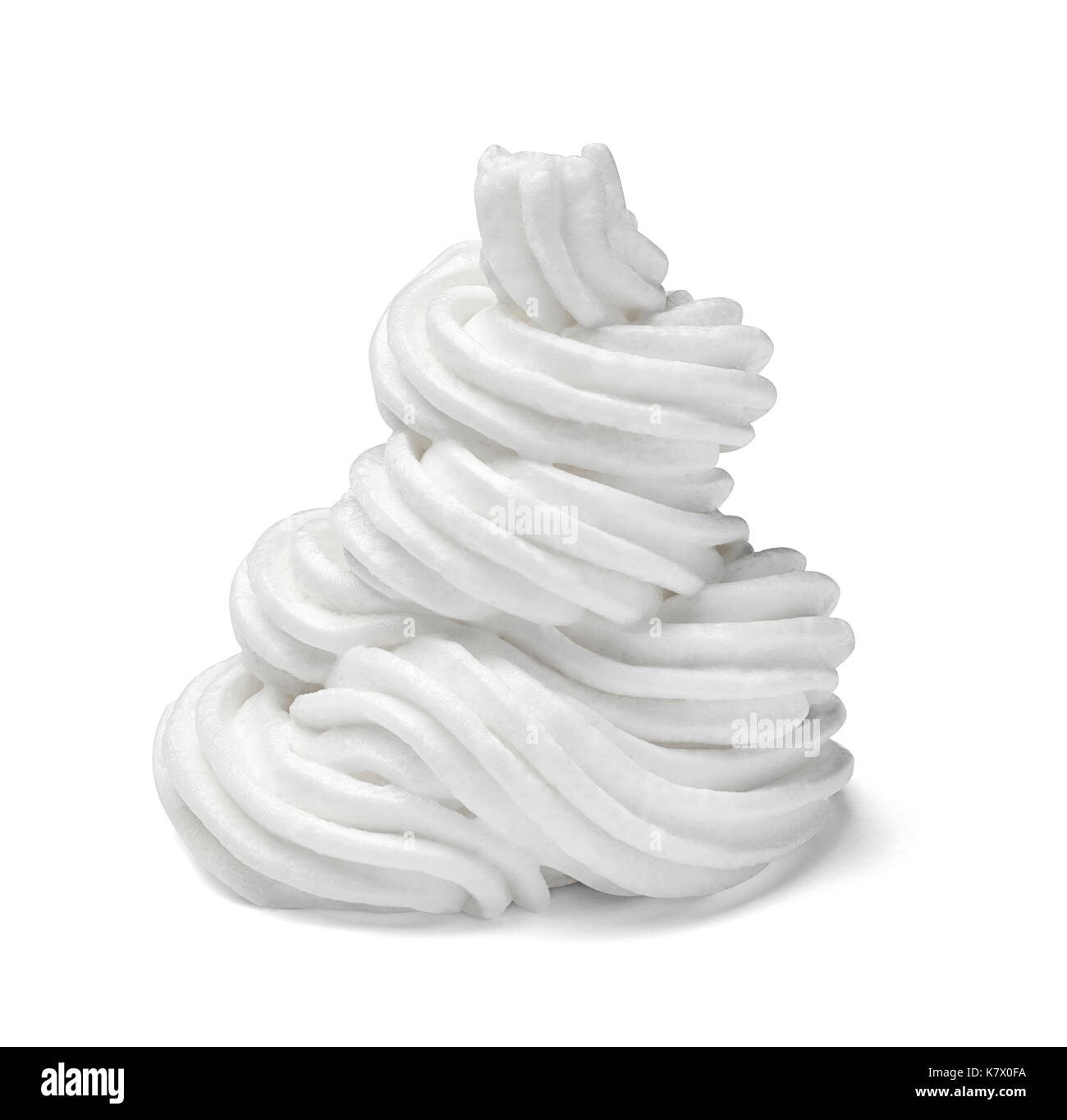 Gros plan d'une crème fouettée isolé sur fond blanc Banque D'Images