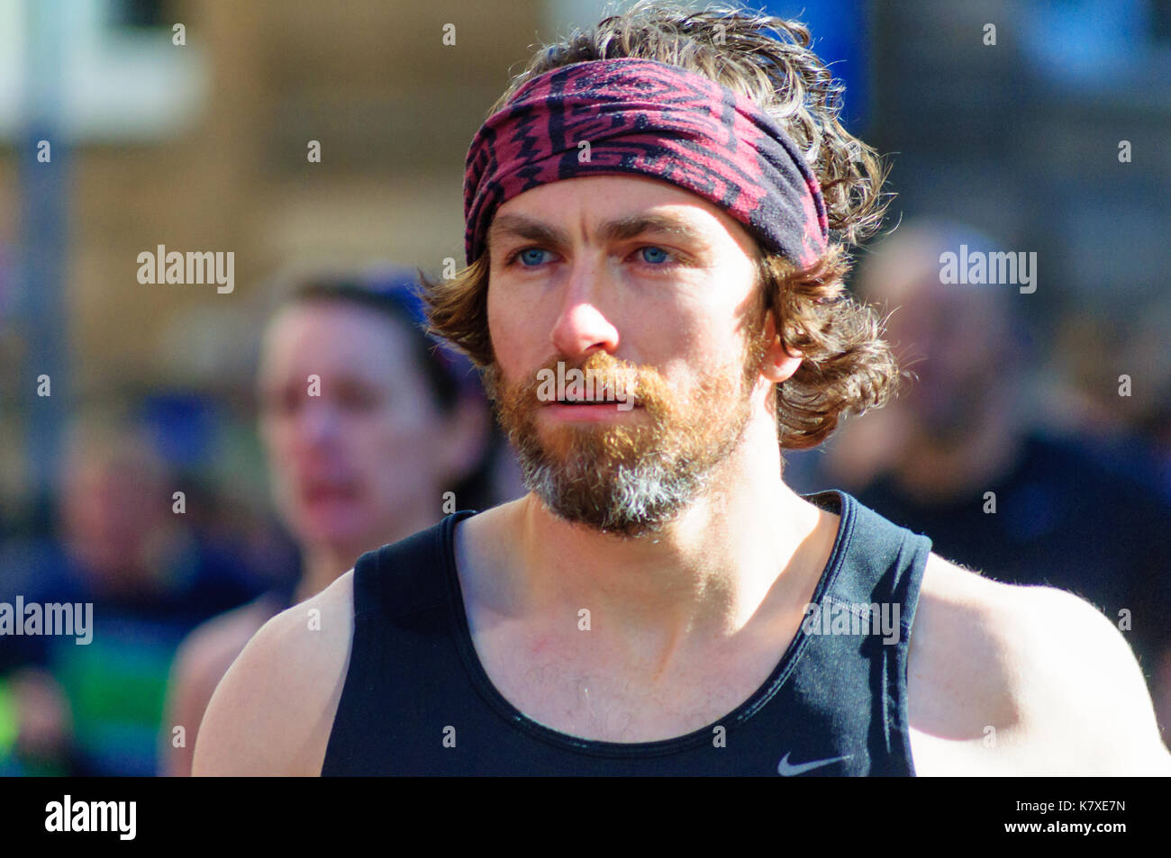 Glasgow, Écosse - 2 octobre, 2016 : runner concurrentes dans le demi-marathon sur les rues de la ville pendant la grande course écossais Banque D'Images