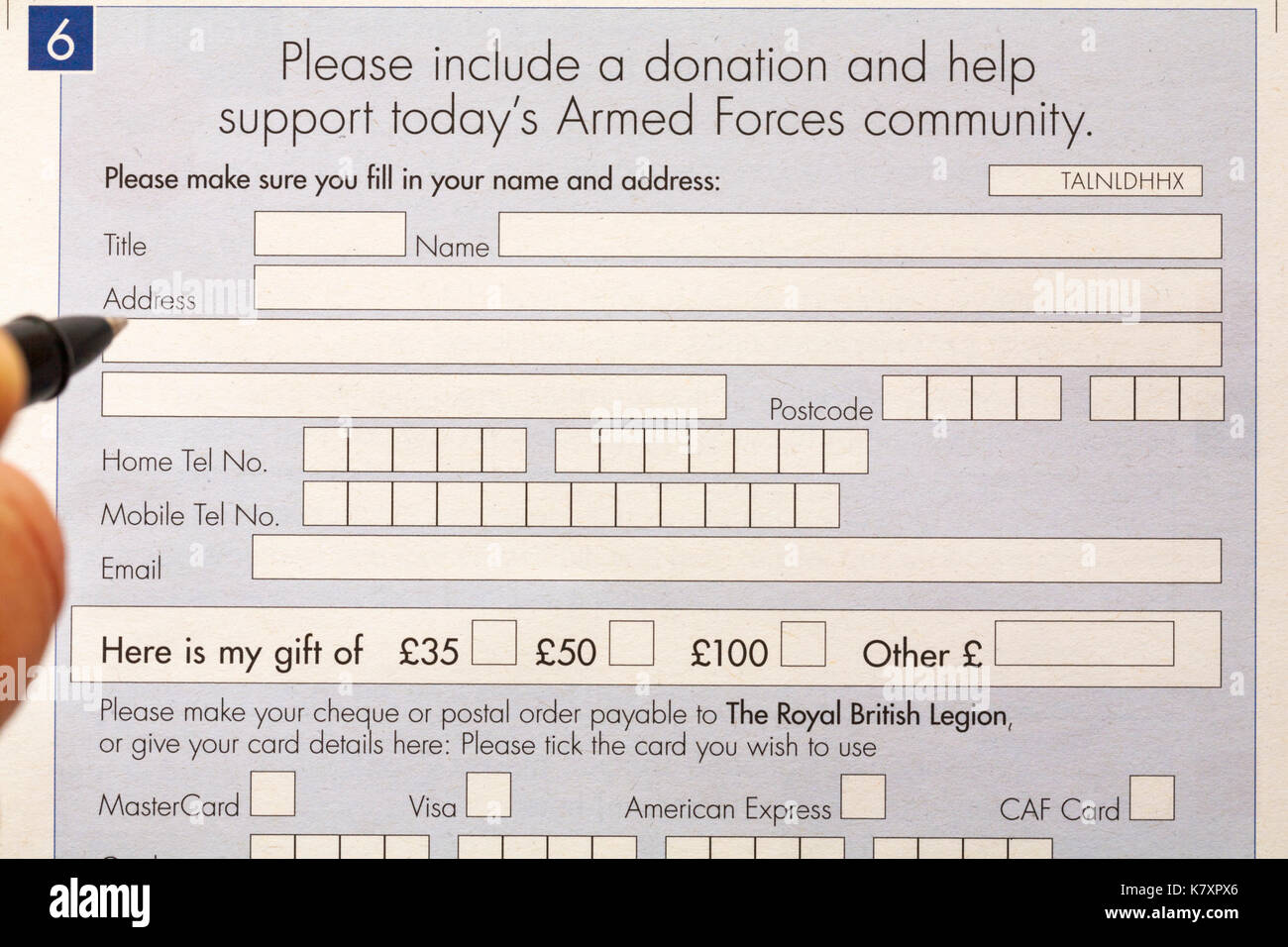 Veuillez inclure un don et aider à soutenir les forces armées d'aujourd'hui, communauté - formulaire à remplir pour la Royal British Legion Banque D'Images