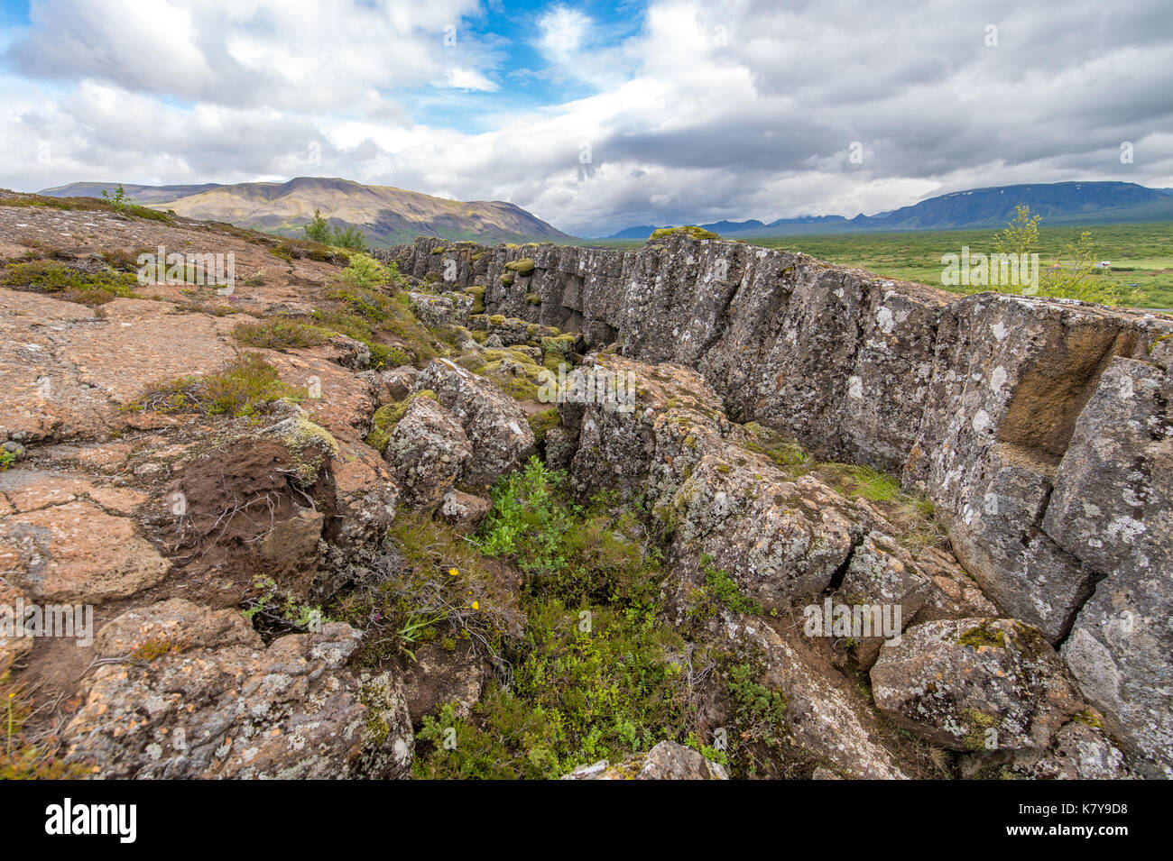 Islande - þingvellir, la vallée du rift qui marque la crête de la dorsale médio-atlantique et la limite entre la plaque tectonique nord-américaine et t Banque D'Images