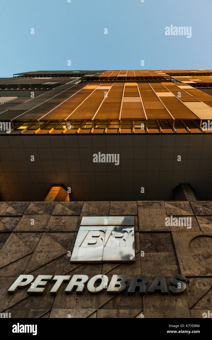 Rio de Janeiro, Rio de Janeiro, Brésil. Le 08 mai 2017. Siège de petrobras petrobras principale façade extérieure. bureau en brasil pendant l'heure du coucher du soleil. Banque D'Images