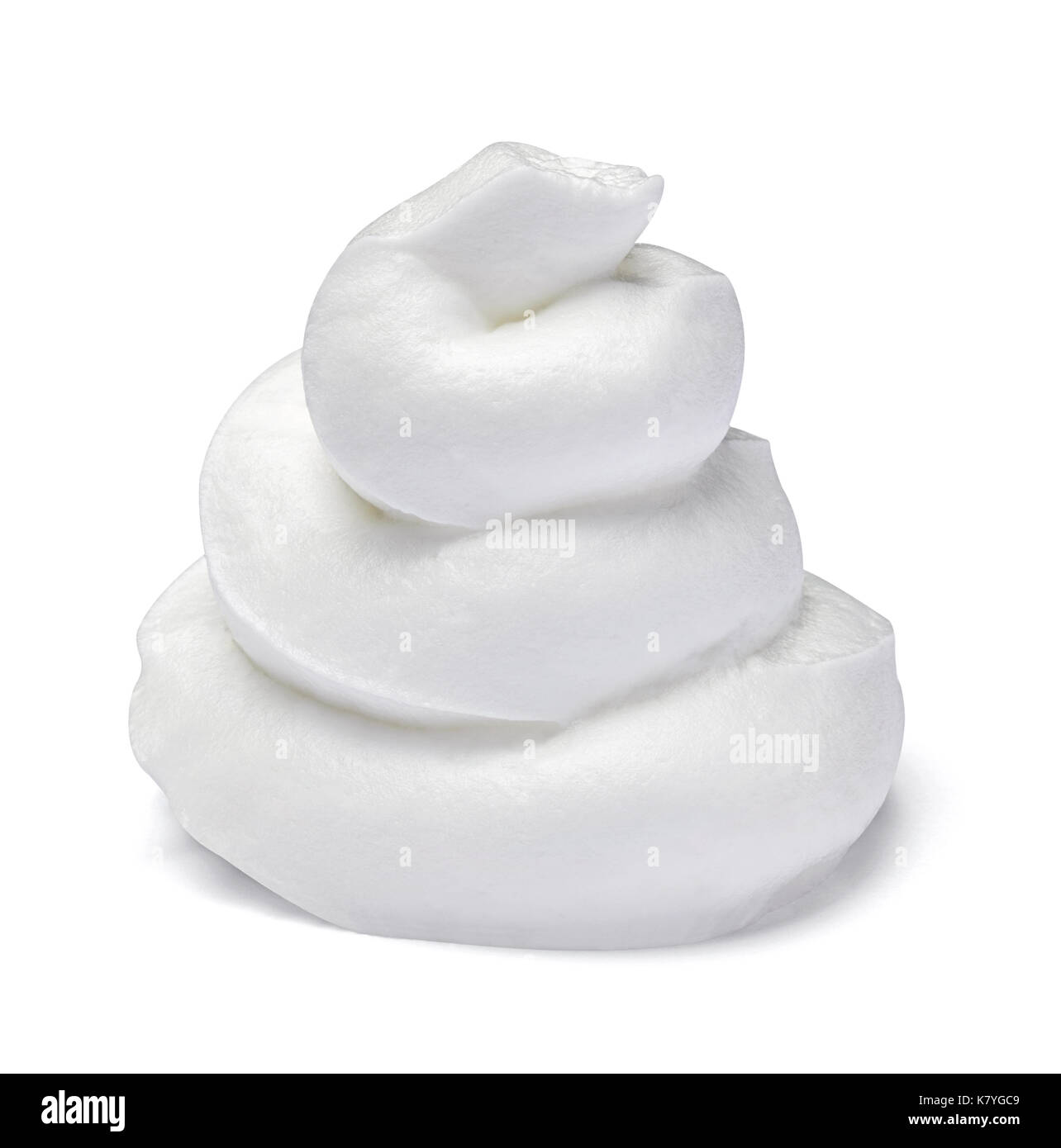 Gros plan d'une crème fouettée isolé sur fond blanc Banque D'Images