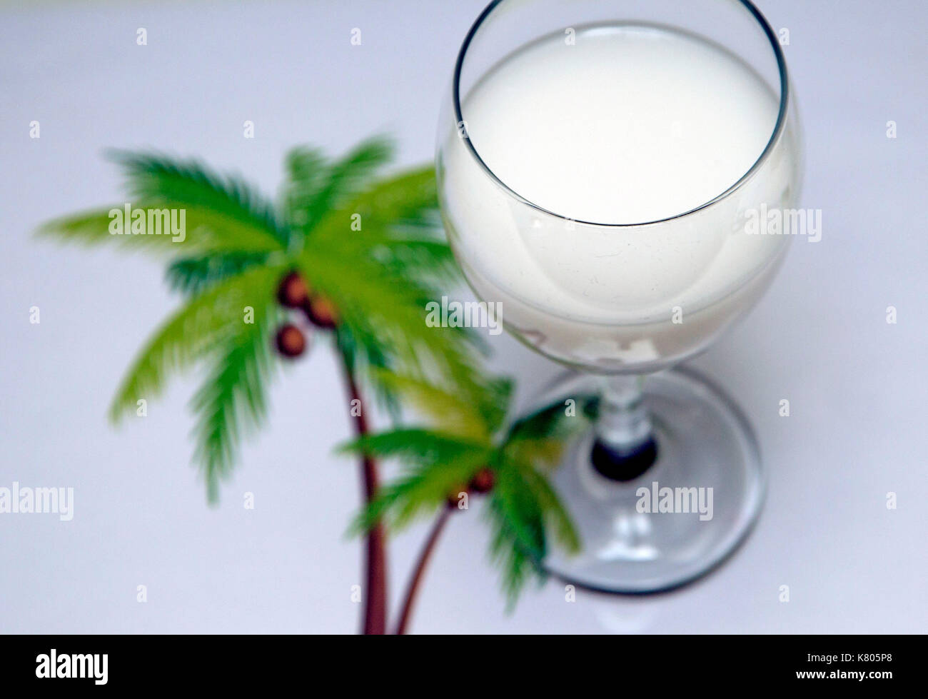 Boire du lait de coco avec du riz par alpro, Londres Banque D'Images