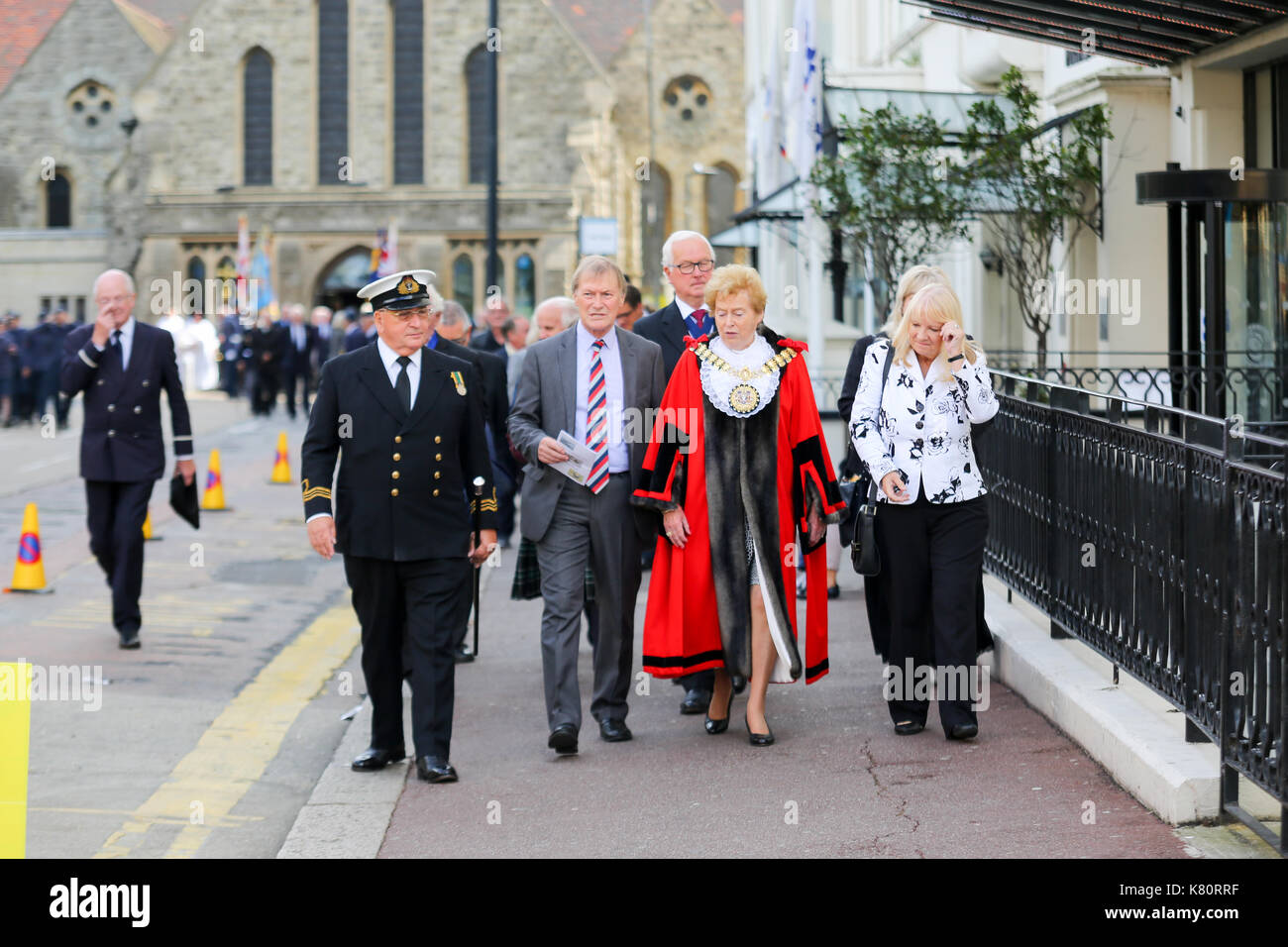 17 septembre 2017. Le député de Southend West David Amess et le maire de Southend, le conseiller Fay Evans, assistent à un défilé de la bataille d’Angleterre après un service à l’église St John’s. Le défilé a ensuite fait son chemin le long de Royal Terrace Mews au Naval & Military Club où le défilé a été rejeté. Penelope Barritt/Alay Live News Banque D'Images