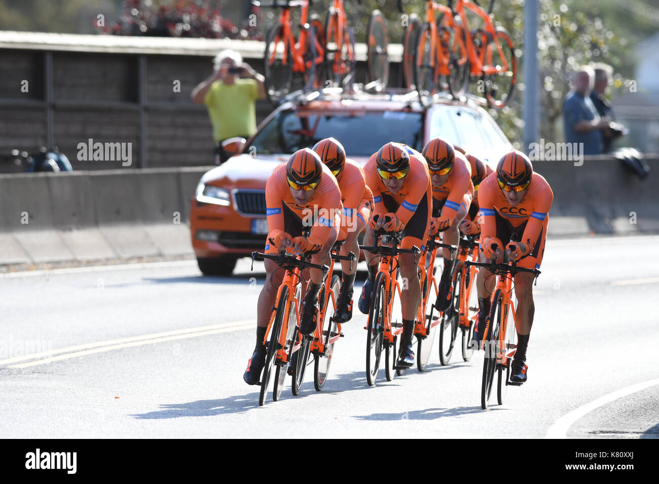 L'équipe polonaise CCC Polkowice Sprandi fini avec un 8ème. place à la manifestation contre la montre par équipe à Bergen en Norvège le jour de l'ouverture de la route du Championnat du monde. Banque D'Images