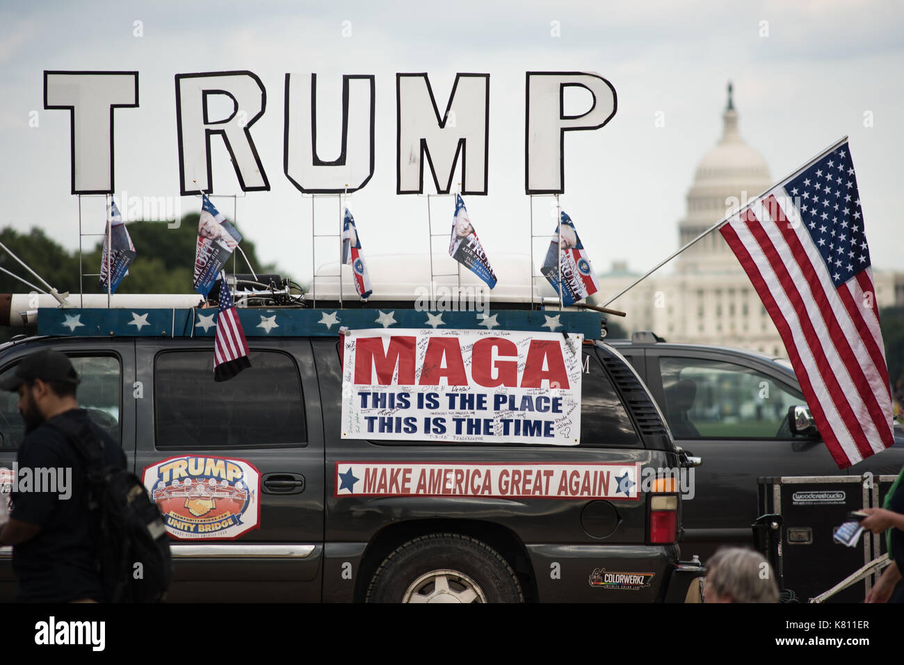 Washington, USA. 16 Sep, 2017. 9.16.17 les signes d'Atout lors d'un rallye avec DC U.S. Capitol en arrière-plan Crédit : Ann peu/Alamy Live News Banque D'Images