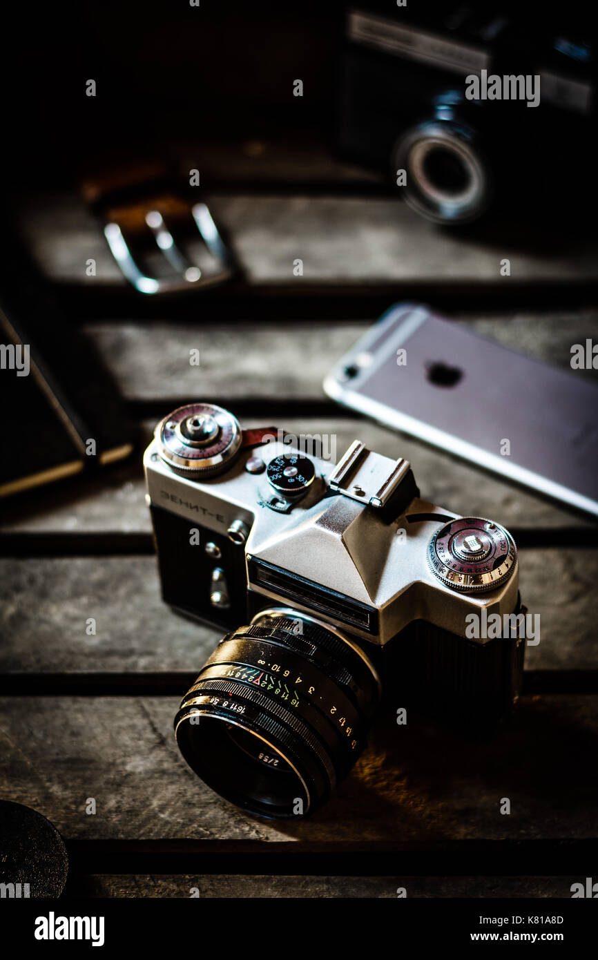 Appareil Photo Argentique Soviétique ZENITH E Avec étui Cuir - Vintage, Mécanismes Fonctionnels
