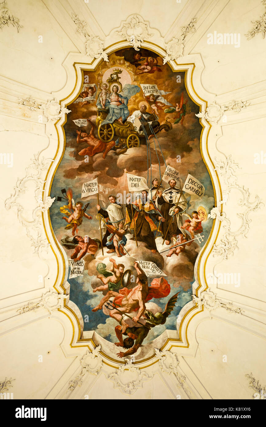 Chiesa del Carmine, fresque au plafond, chariot de la mère et de l'enfant écrasé un homme avec drapeau, mater, mère vierge non pas vierge Banque D'Images