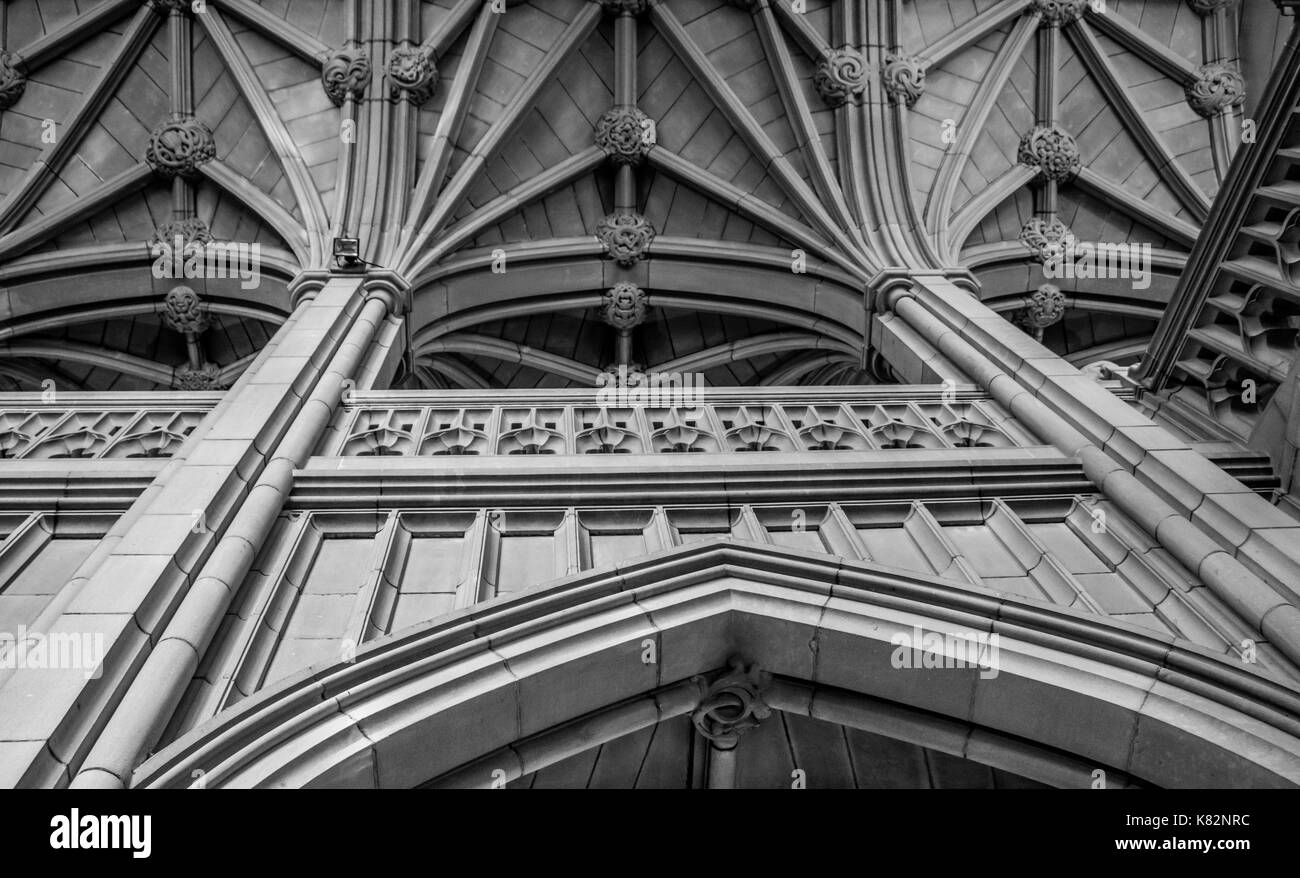 Vue détaillée de l'intérieur de l'un de l'ancien bâtiment de l'université de Sydney en noir et blanc Banque D'Images