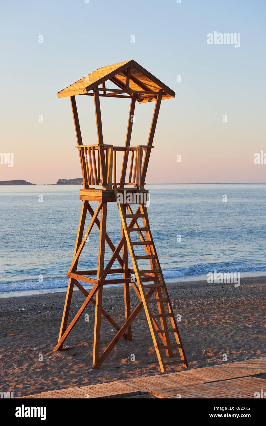 Cabane En Bois Plage En Espagne Pour La Garde Côtière Banque