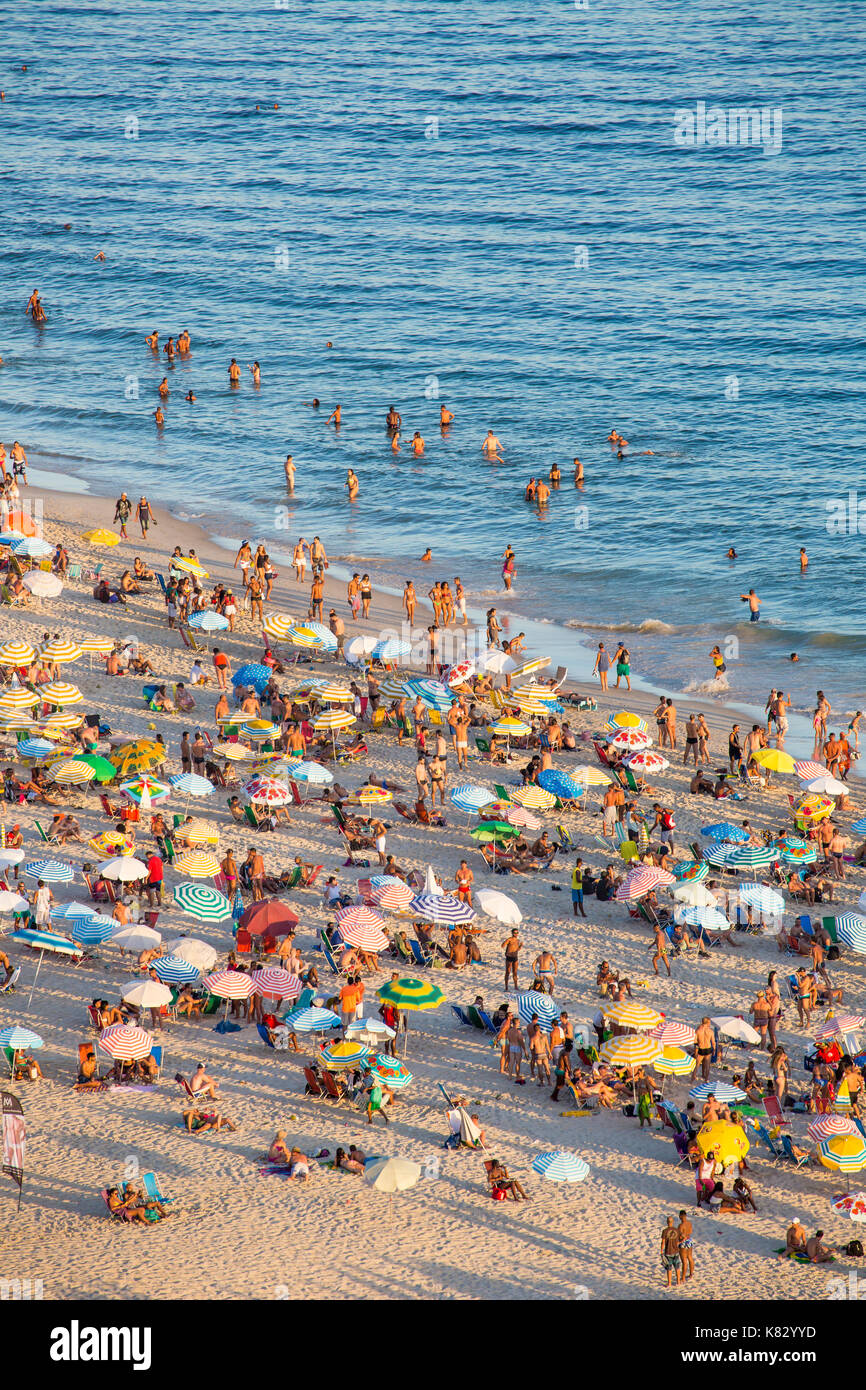 La plage d'Ipanema, Rio de Janeiro, Brésil, Amérique du Sud Banque D'Images